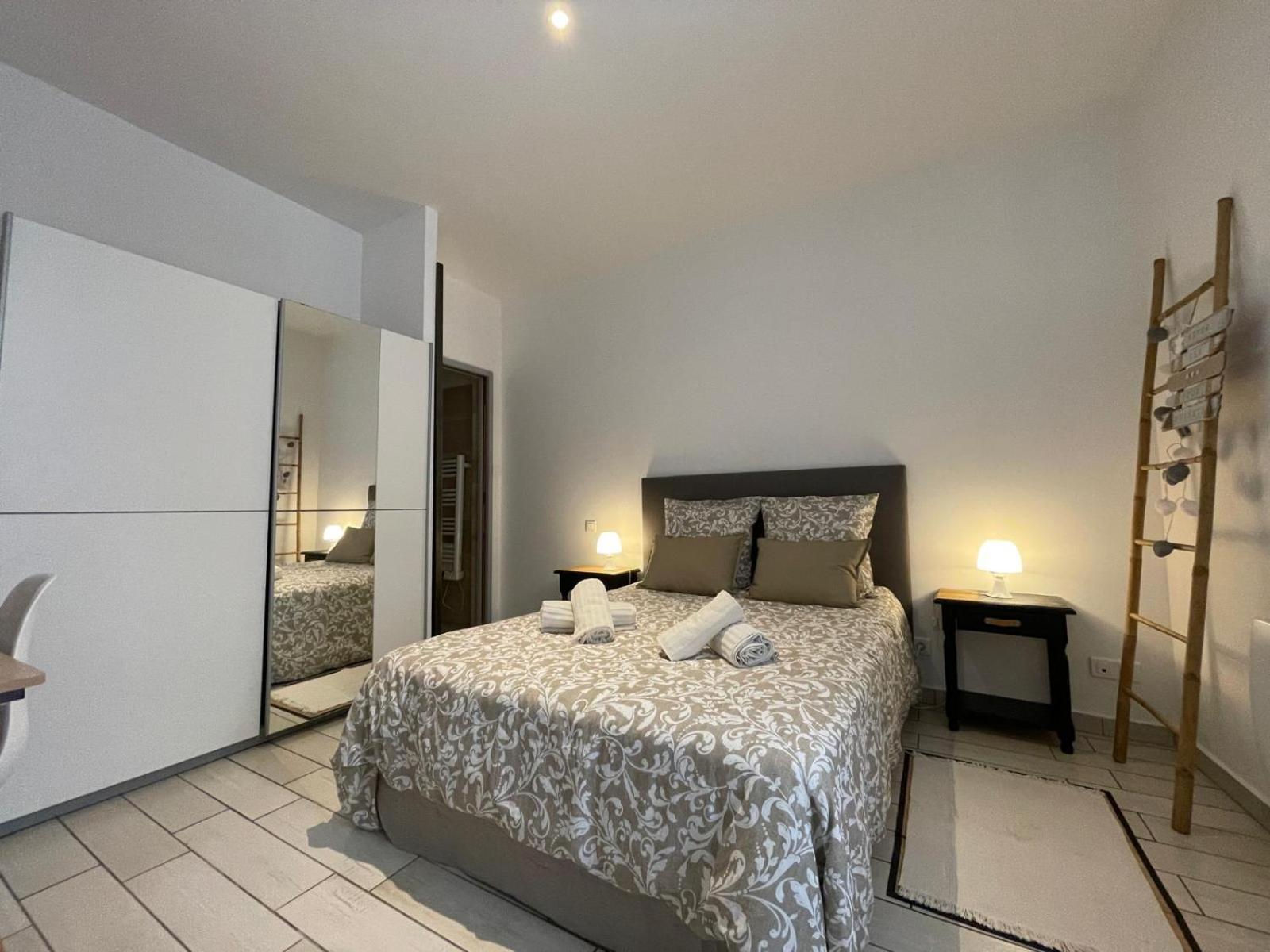 Joli Appartement Hypercentre T2, Classe Meuble De Tourisme 3 Avec Parking Gratuit Béziers Exterior foto