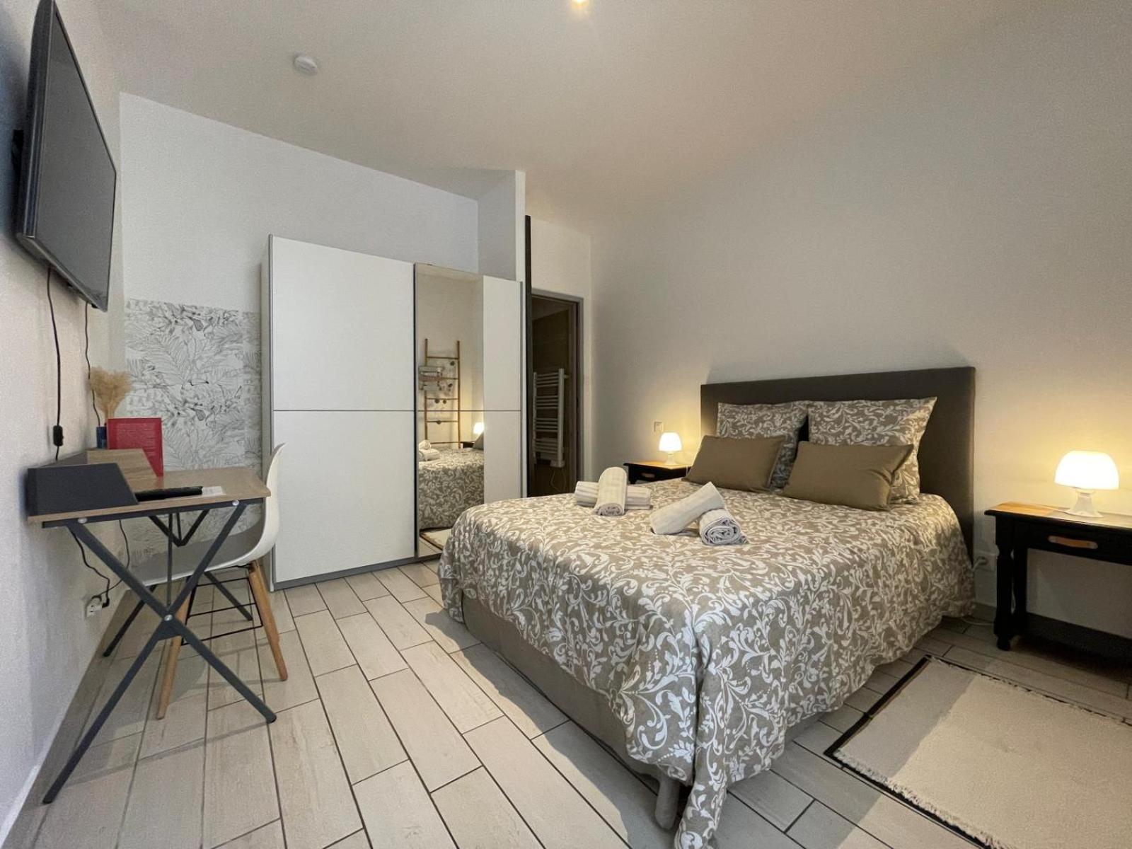 Joli Appartement Hypercentre T2, Classe Meuble De Tourisme 3 Avec Parking Gratuit Béziers Exterior foto